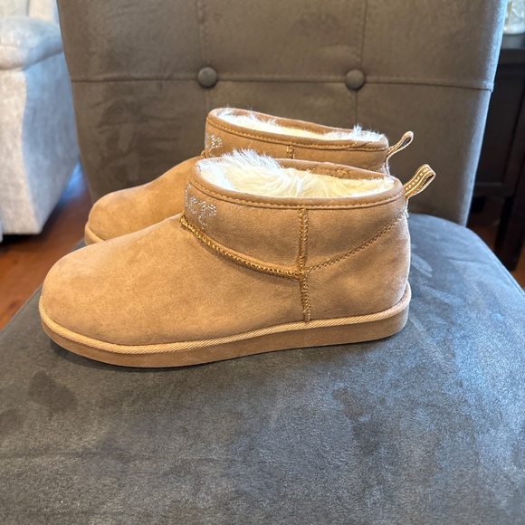 Women’s Juicy Couture Kerri Low Bootie Tan Micro Suede Sz 7 - Picture 4 of 5